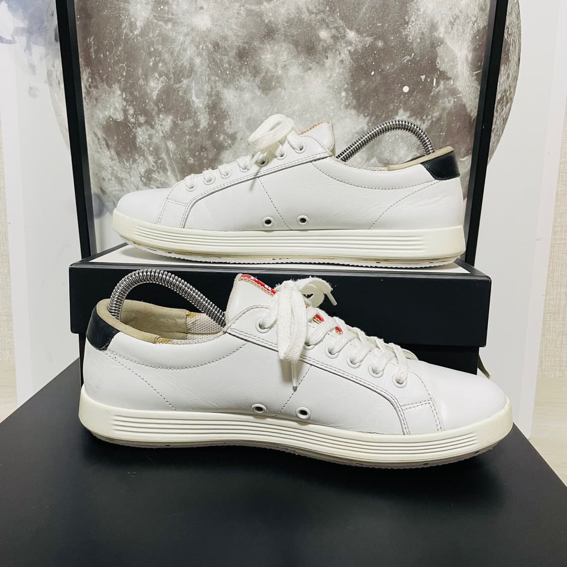 정품 7) 프라다 화이트 로고 스니커즈 270~275 상품이미지3