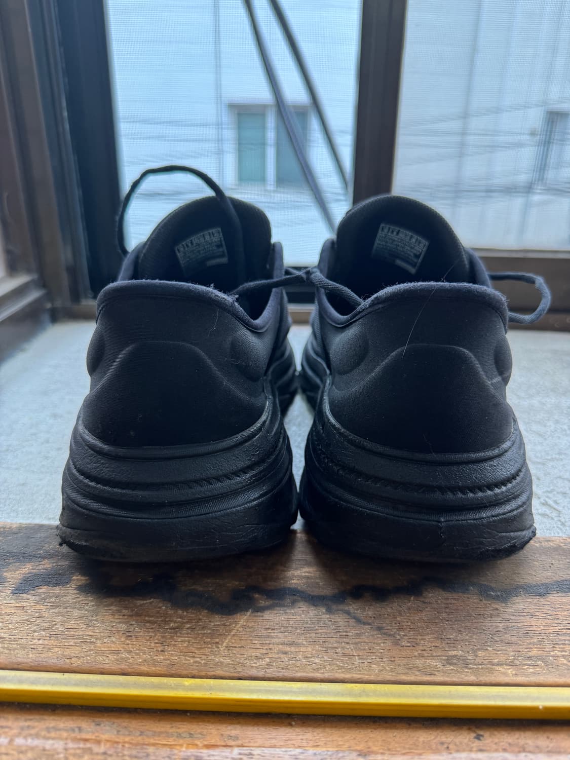 스케쳐스 고런 맥스 쿠셔닝 올블랙 운동화 280mm 상품이미지4