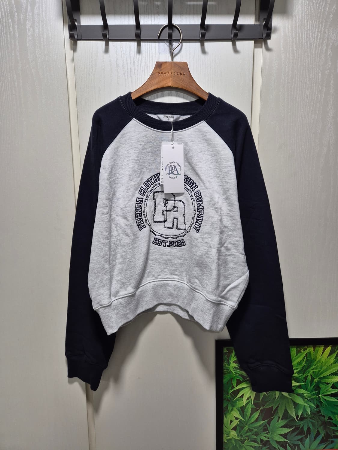 (세일)(새상품)프렌디 래글런 크롭 맨투맨 상품이미지1