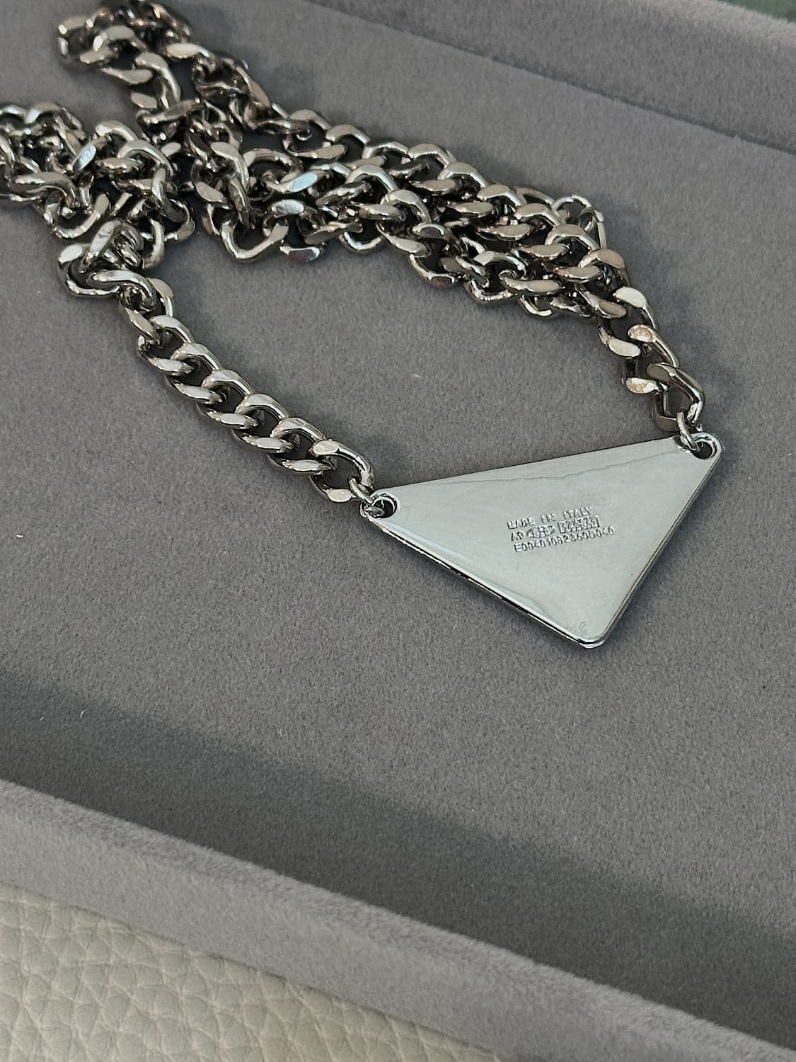 프라다 삼각 체인 목걸이 (단일재고) 상품이미지3