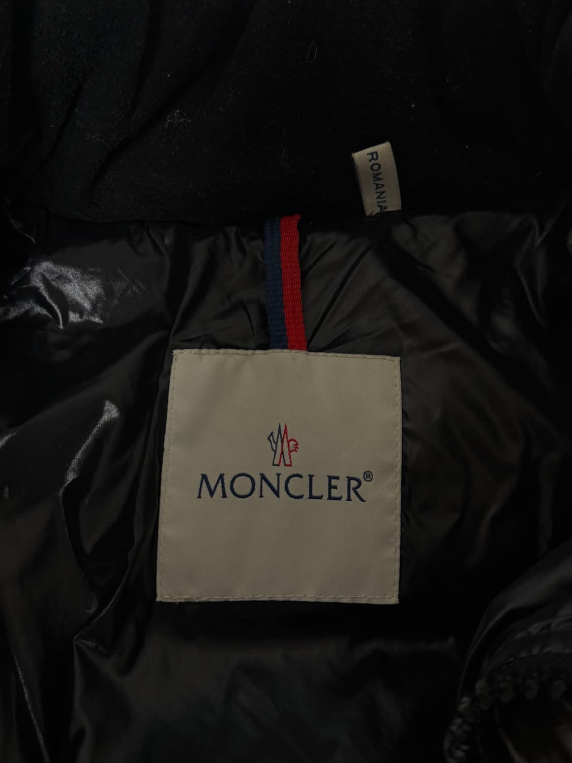 정품) 몽클레어 여성 빅와펜 유광패딩 사이즈 2 상품이미지3