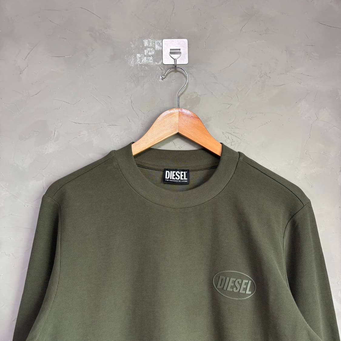 디젤 로고 카키 롱슬리브 상품이미지2