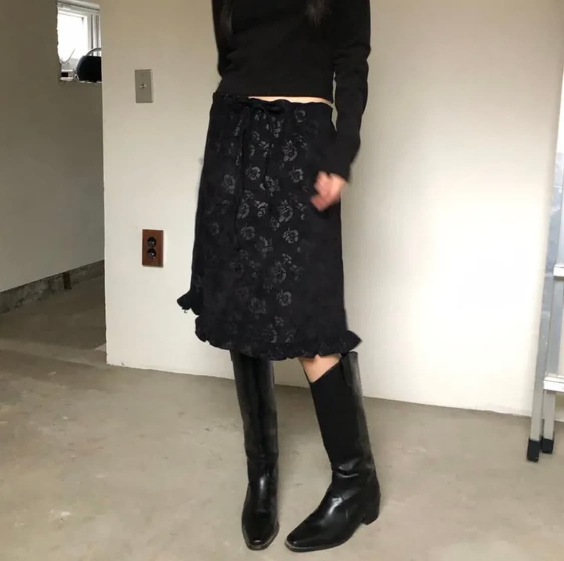 블랙 로즈 미디스커트 상품이미지1