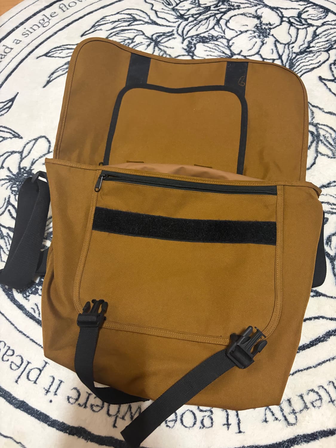 칼하트 메신저백 브라운 상품이미지2