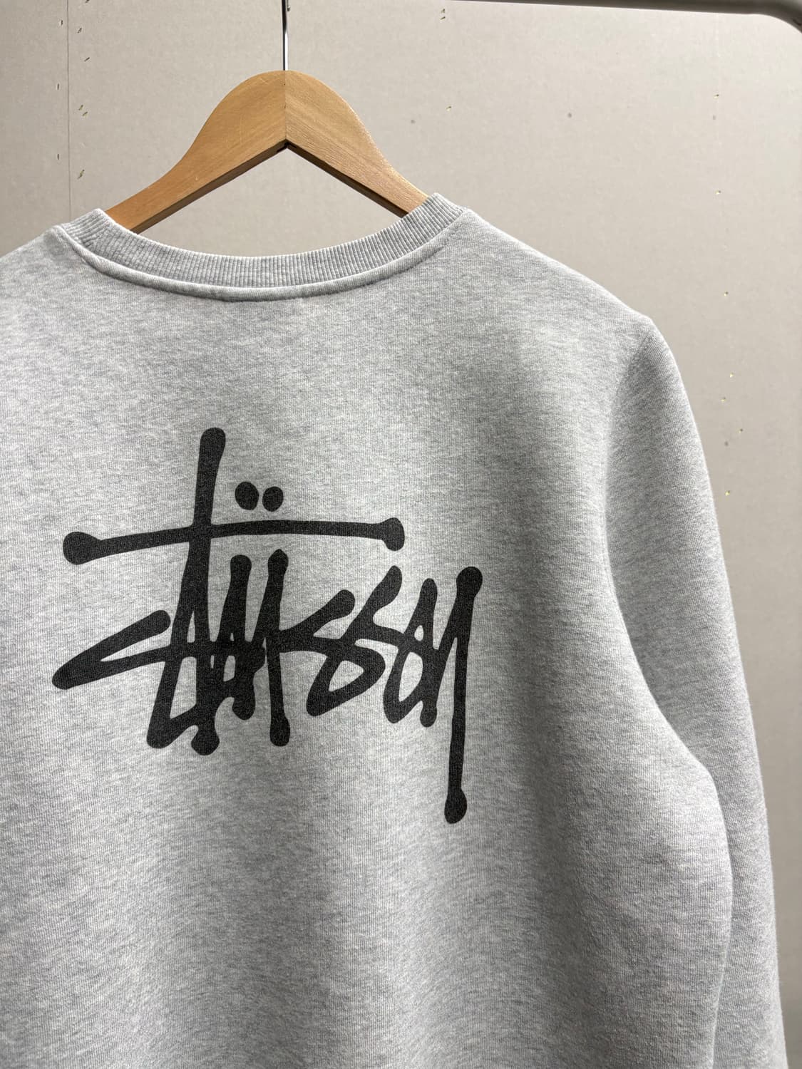 스투시 라이트 그레이 스웻셔츠 상품이미지1