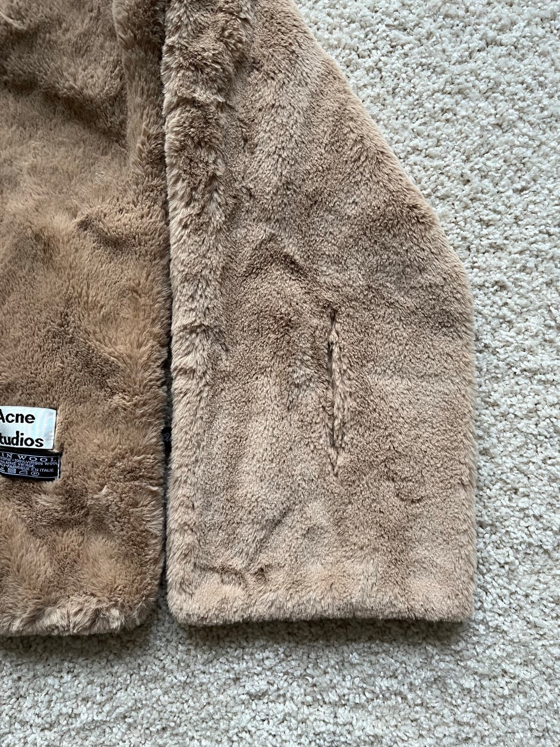 아크네스튜디오 버진 울 퍼 목도리 상품이미지5