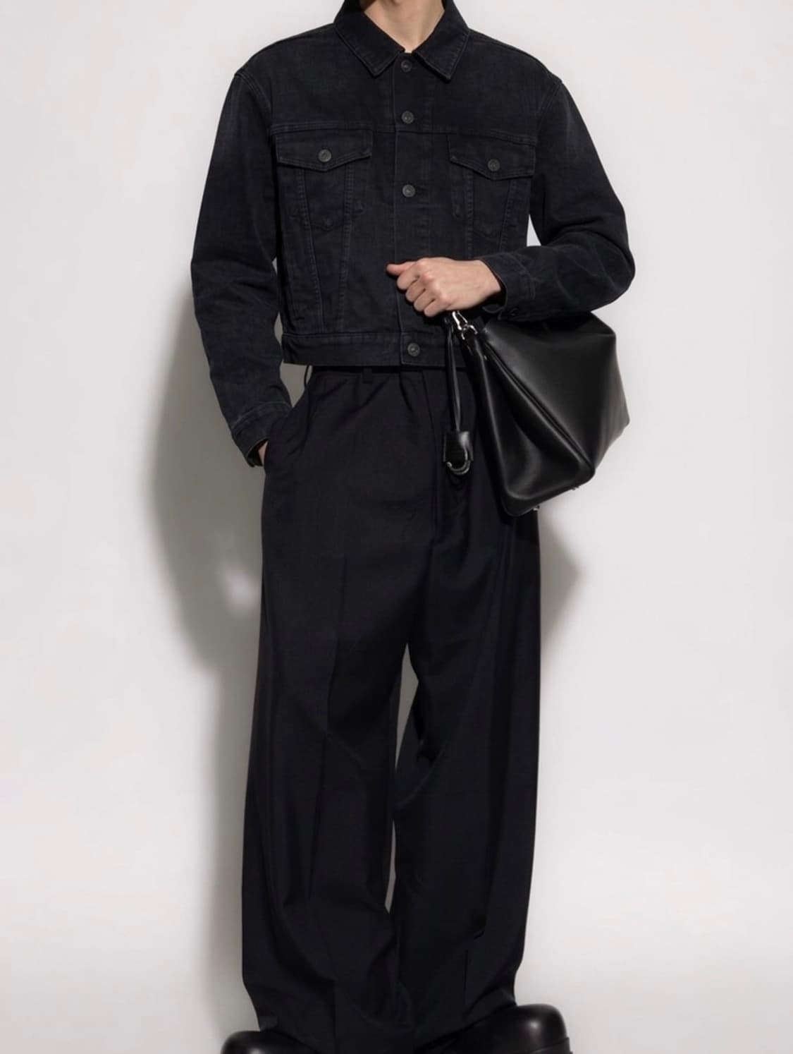 [L] 발렌시아가 크롭 스몰로고 데님자켓 블랙 상품이미지10