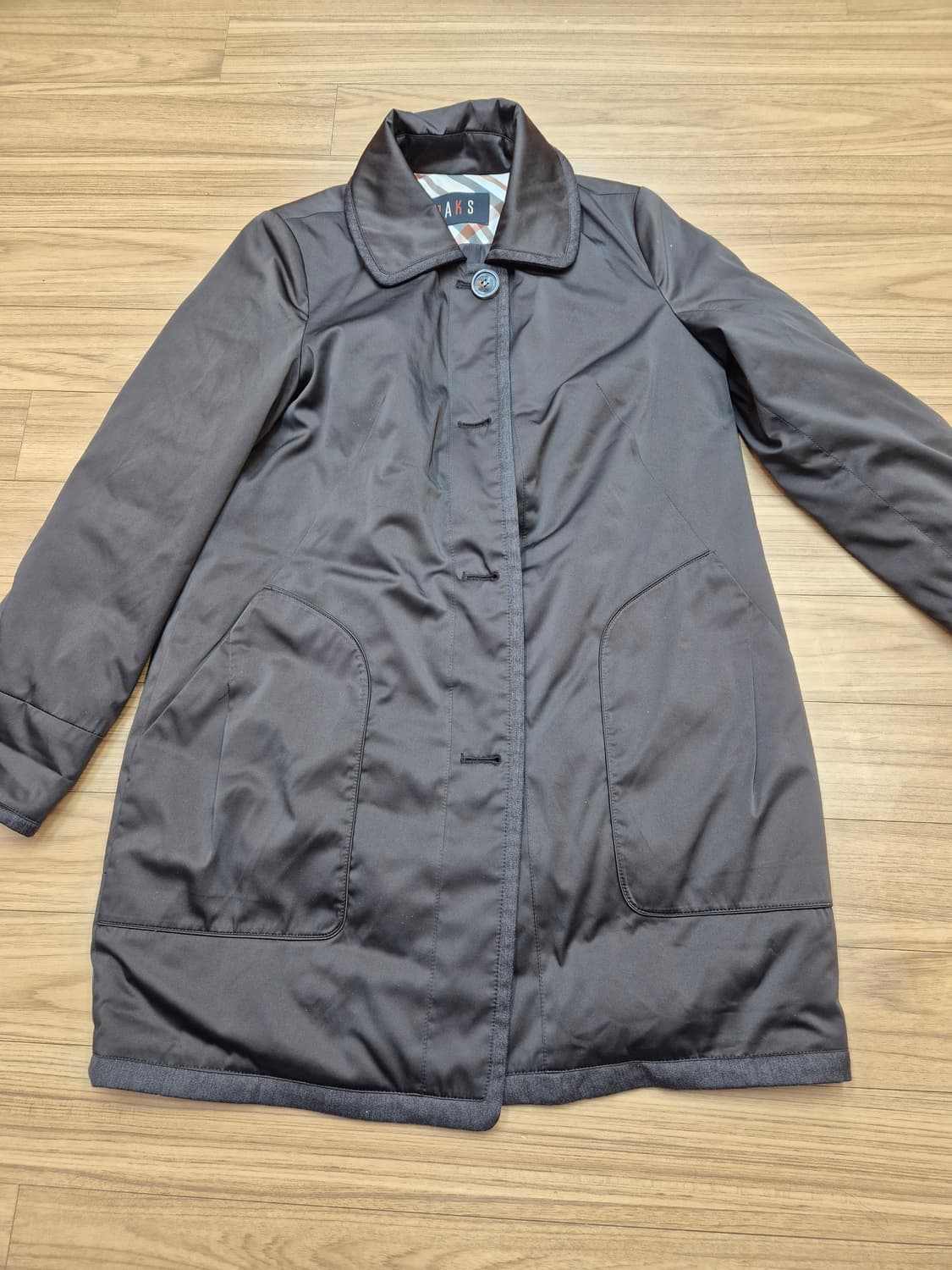 닥스 여성 코트 판매합니다. 겉감은 폴리에스터 100% 소재입니다. 사이 상품이미지1