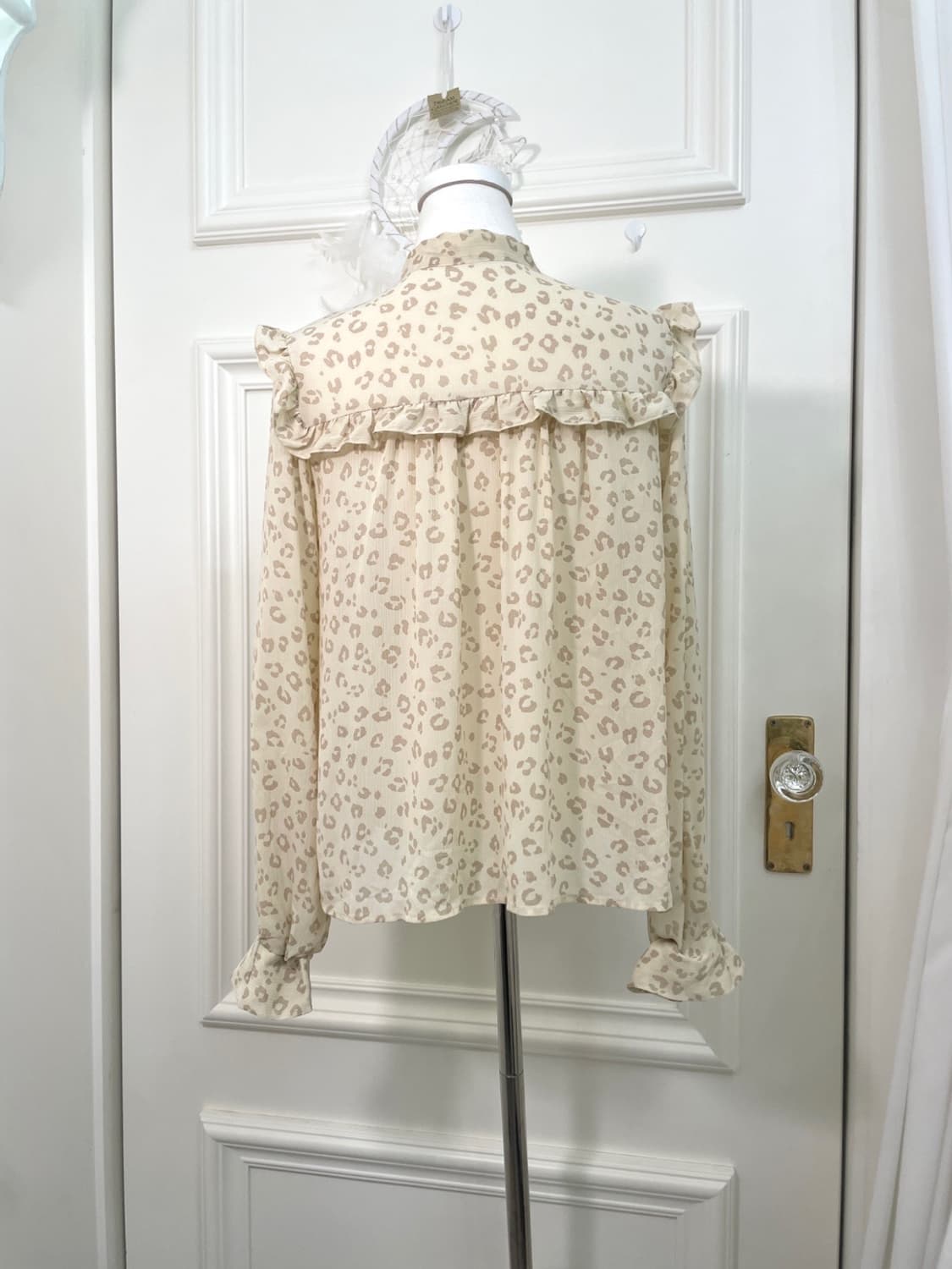 beige leopard ruffle bow blouse(size-F) 상품이미지3
