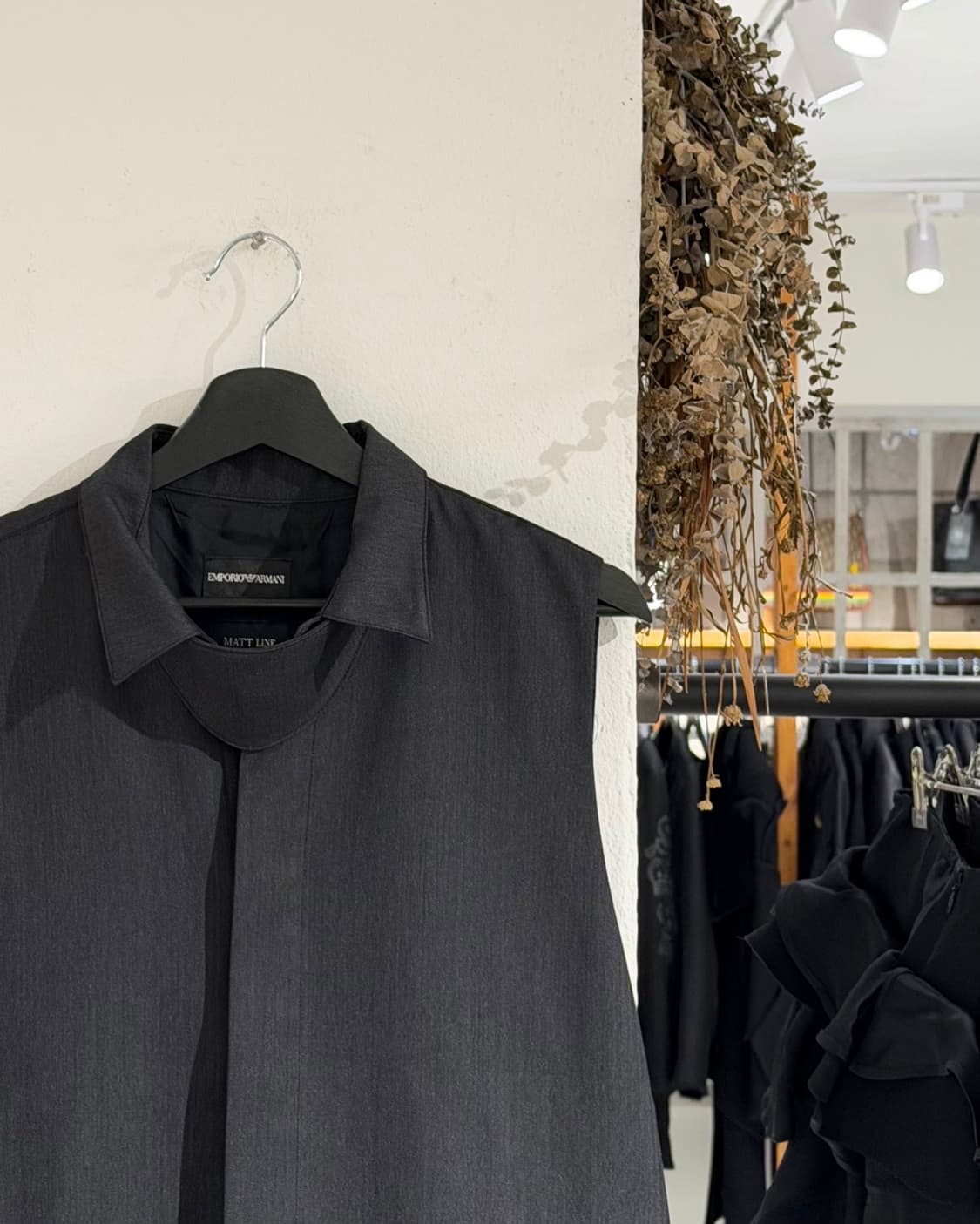 엠포리오 아르마니 차콜 매트 라인 하이넥 베스트  상품이미지3