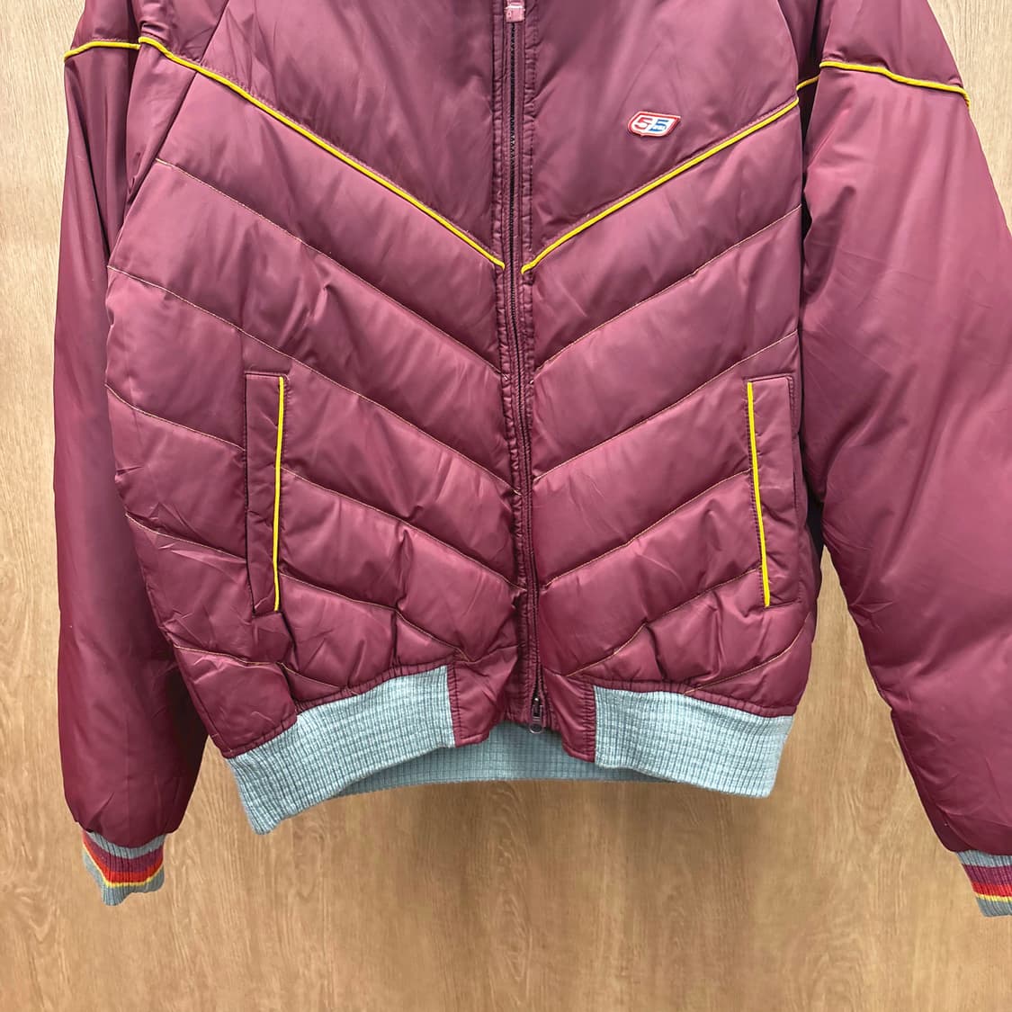 디젤 피프티파이브 패딩 점퍼 배색 라인 로고 자수 패치 레귤러핏 와인 상품이미지5