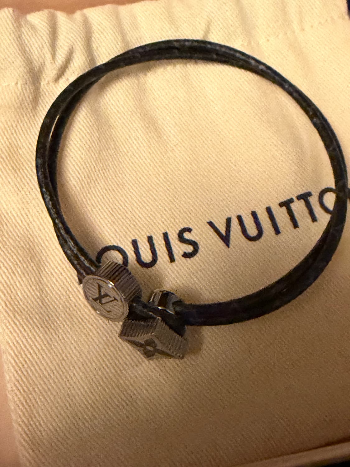 루이비통 모노그램 캐츠 잇 팔찌 상품이미지2
