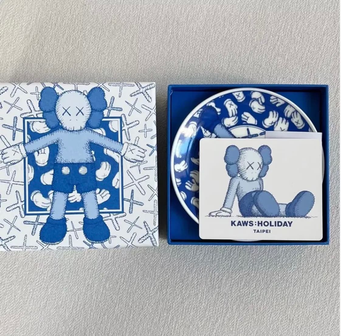 KAWS Holiday Taipei 세라믹 플레이트 4개 세트 상품이미지2