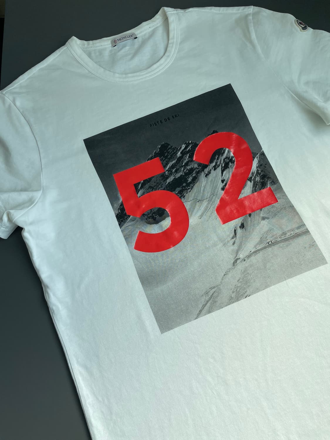 [L] 몽클레어 마운틴 프린팅 와펜 패치 반팔 티셔츠 상품이미지5