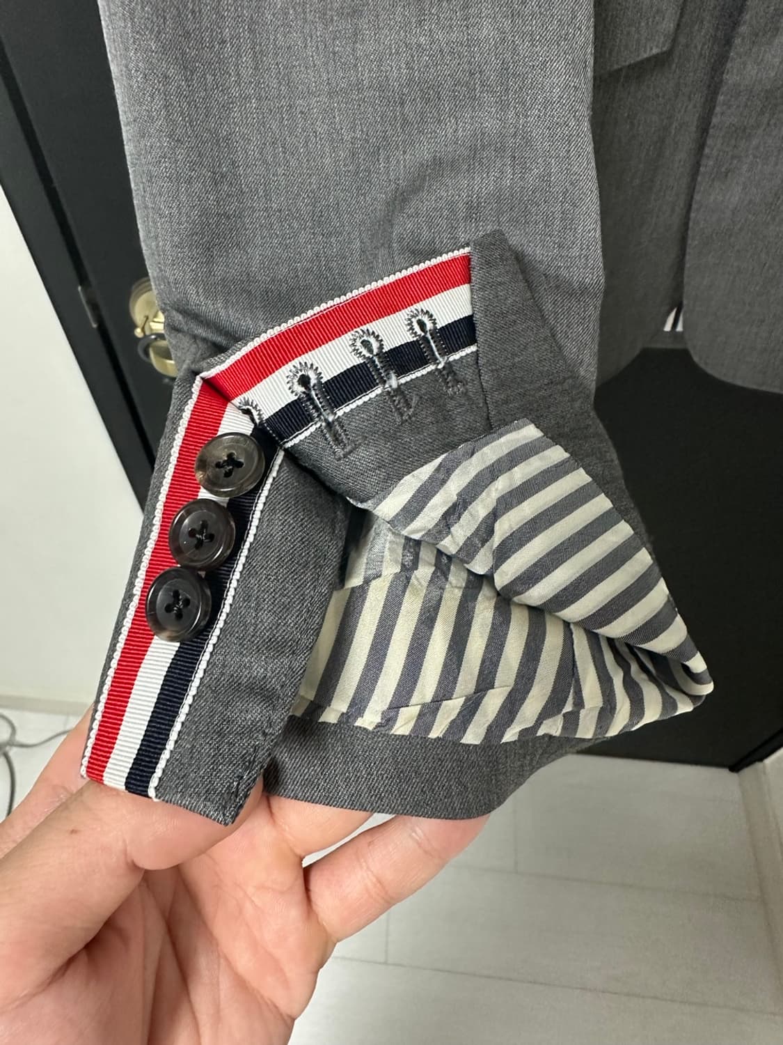 톰브라운 미드그레이 수트 사이즈 2,0 상품이미지4