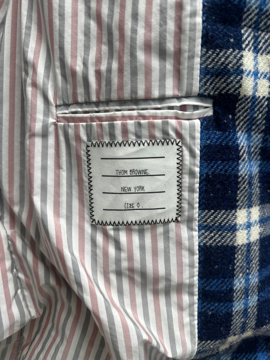 톰브라운 타탄 체크 맥코트 블루/화이트 (0사이즈) 상품이미지9