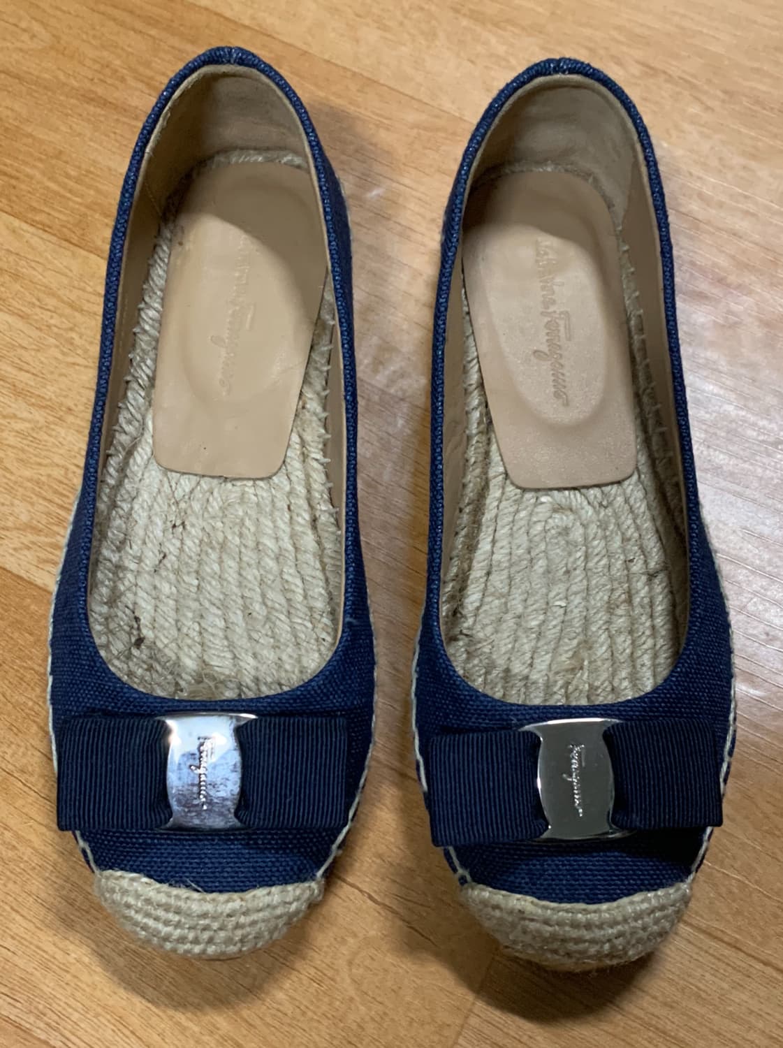 FERRAGAMO 페레가모 보우 디테일 데님 에스파드류(5-M 사이즈) 상품이미지3