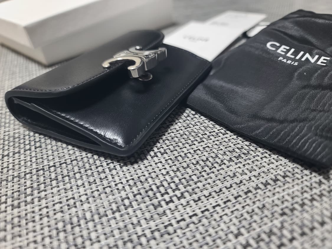 셀린느 트리옹프 플랩 샤이니 카프스킨 카드지갑 상품이미지5