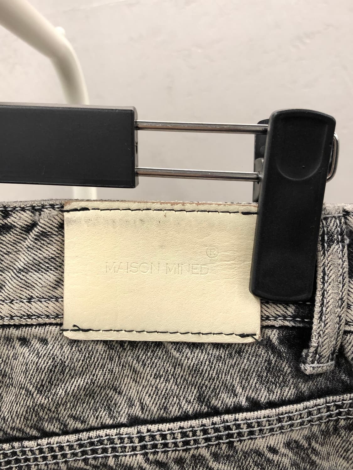 메종 미네드(Maison Mined) 블랙 워싱 데님 작업 바지 상품이미지5