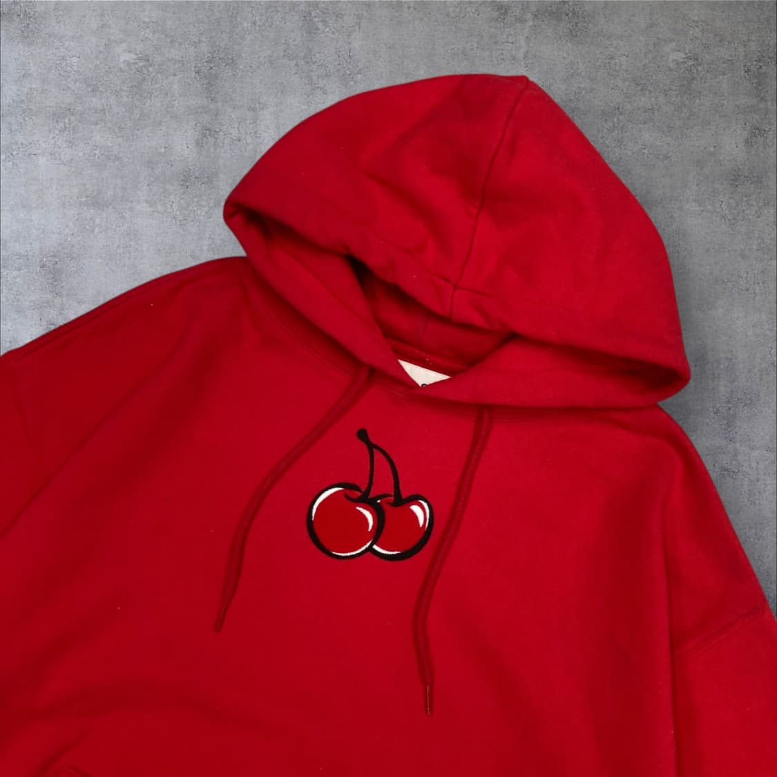 키르시 레드 컬러 센터 로고 후드티 상품이미지2