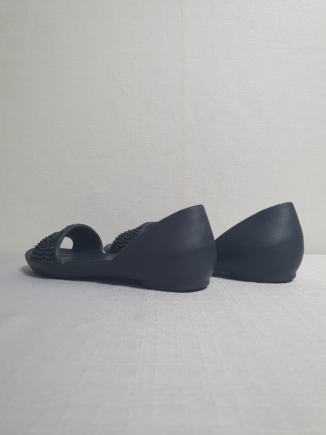 크록스 리나 엠벨리쉬드 도르세이 샌들 블랙 W5 상품이미지6