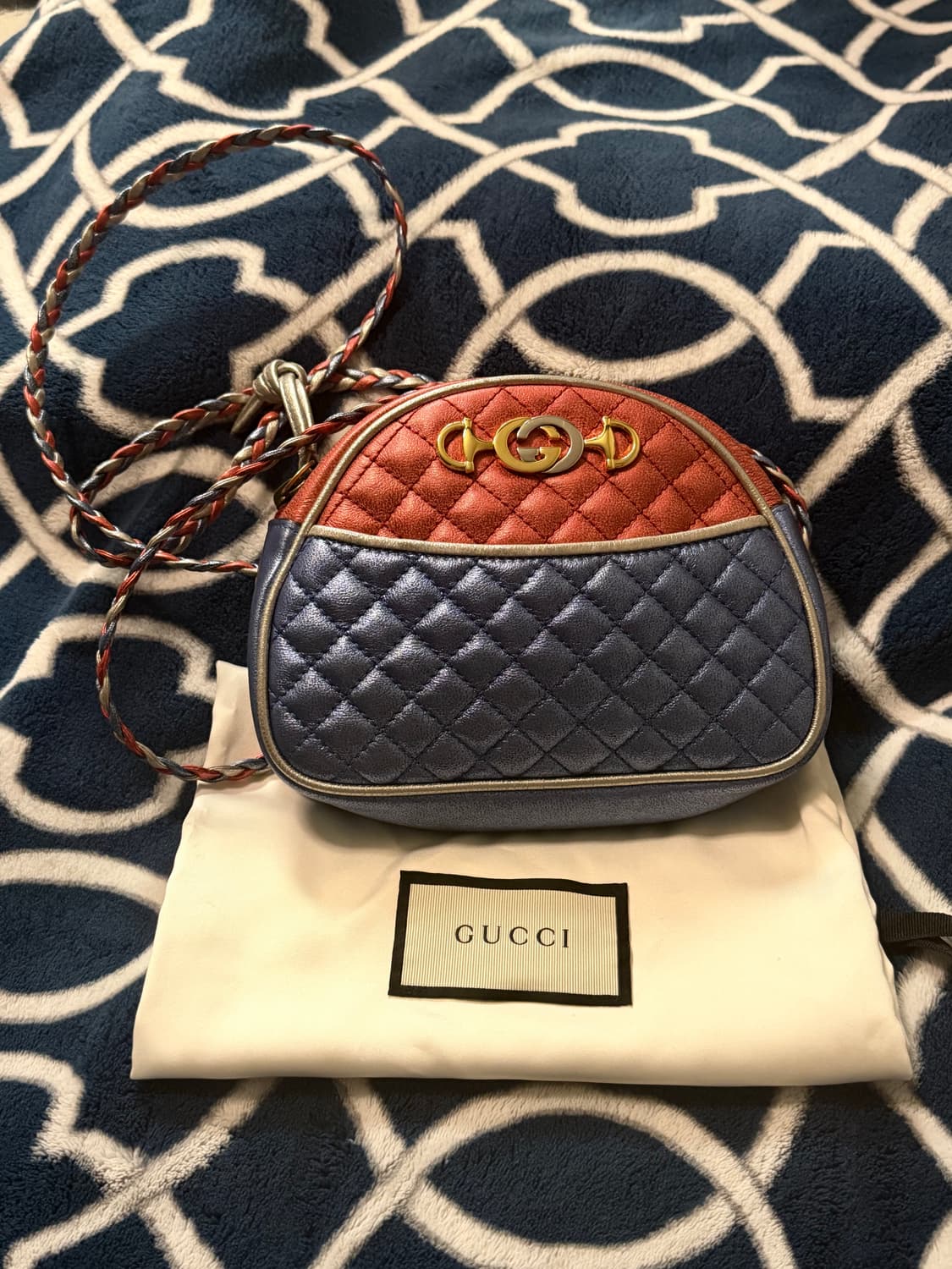 구찌 퀼팅 라미네이트 가죽 숄더백 미니 상품이미지1