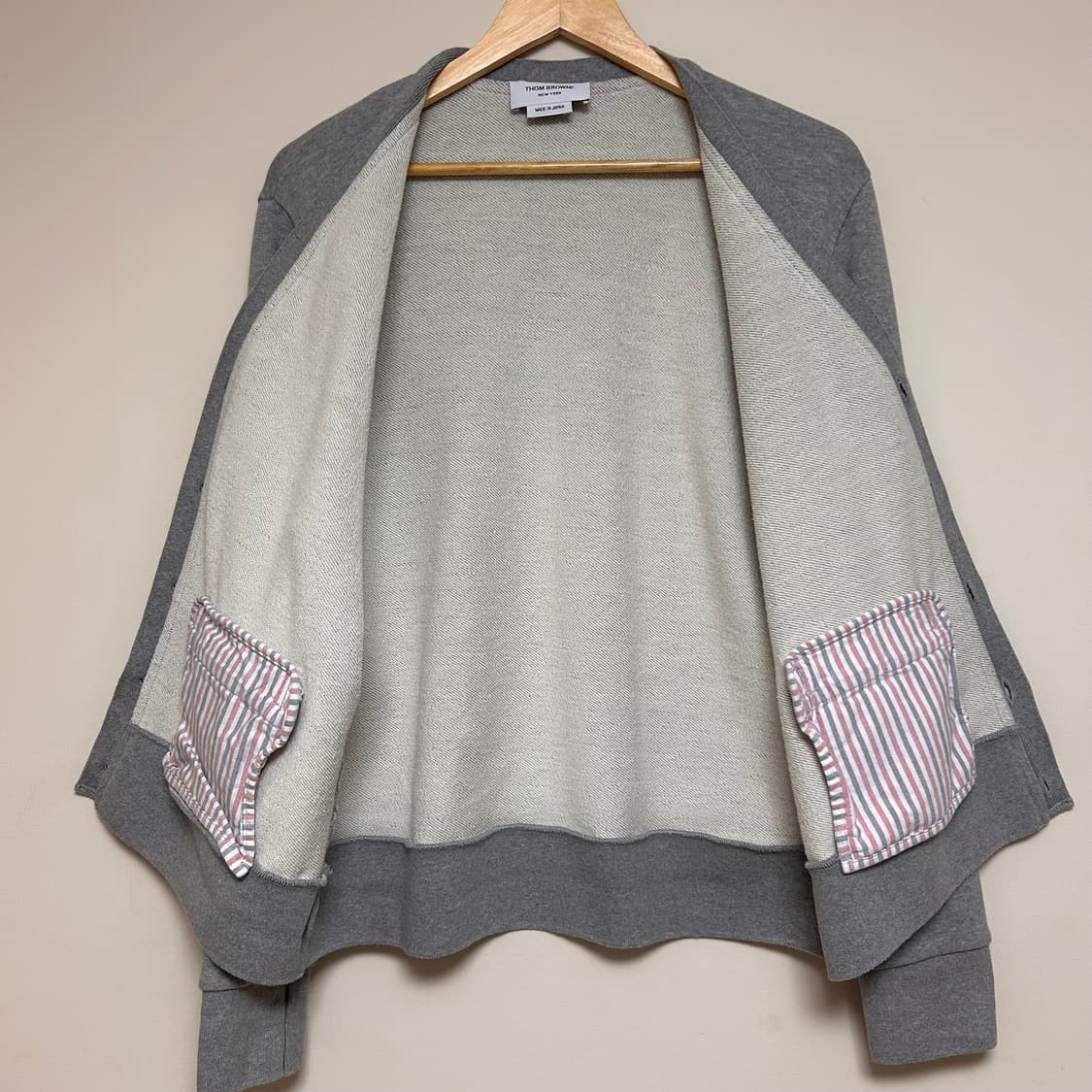 톰브라운 그레이 사선완장 코튼 가디건 3 상품이미지3