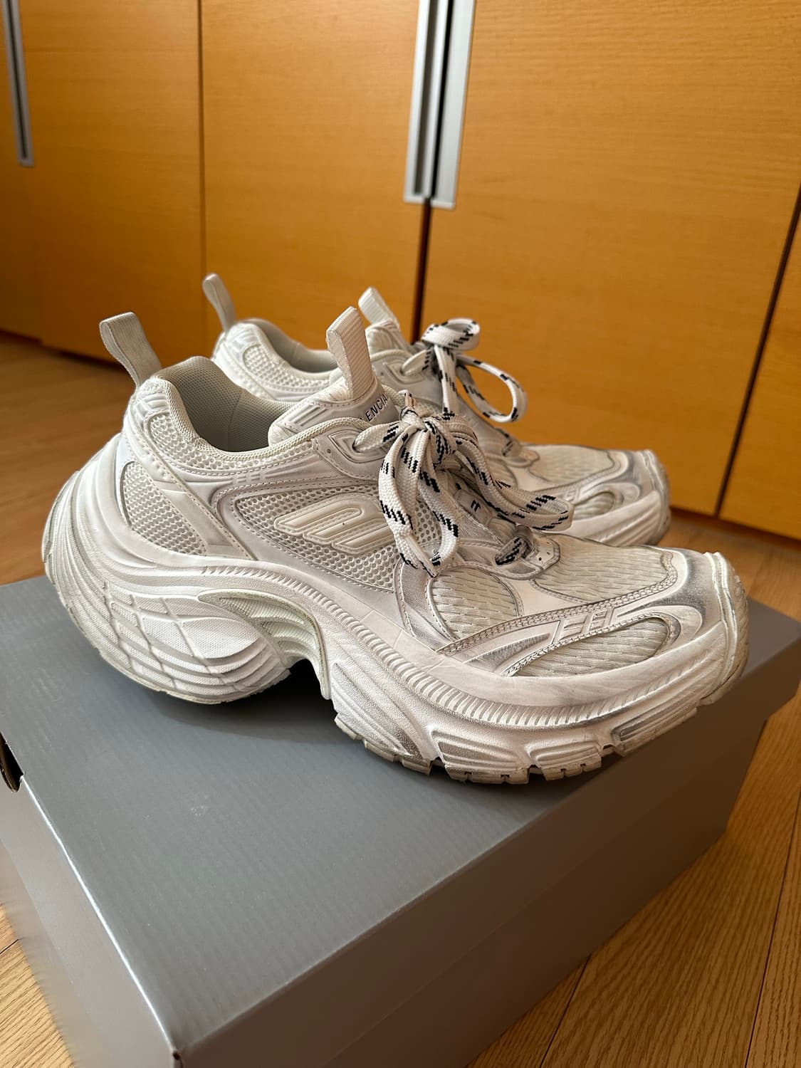 발렌시아가 6xl 화이트 43 상품이미지2