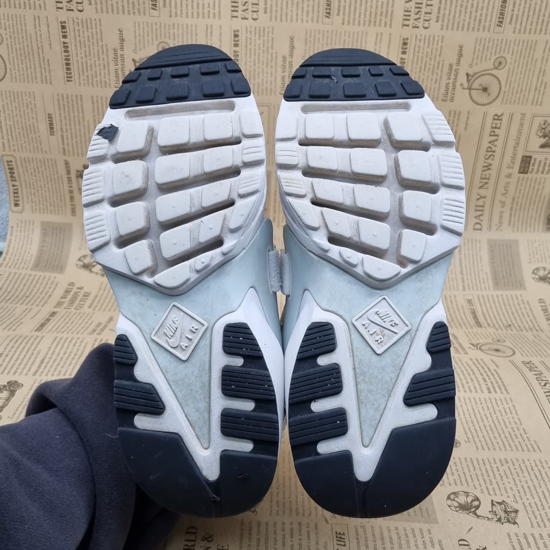 나이키 에어 허라취 CT 운동화250 상품이미지3