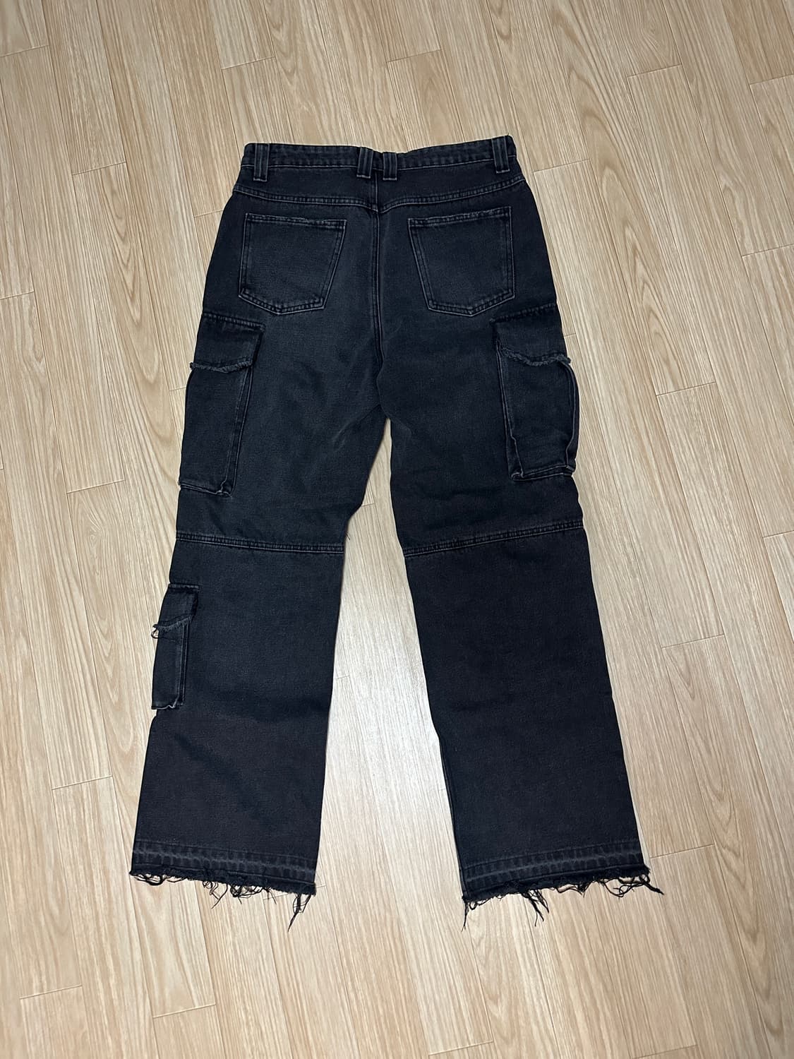 [L] COOR 컷 오프 멀티 카고 데님 팬츠 (블랙) 상품이미지3