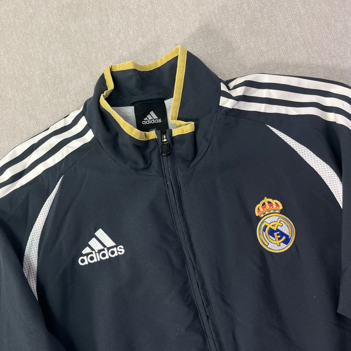 100 아디다스x레알마드리드 나일론 바람막이 상품이미지2