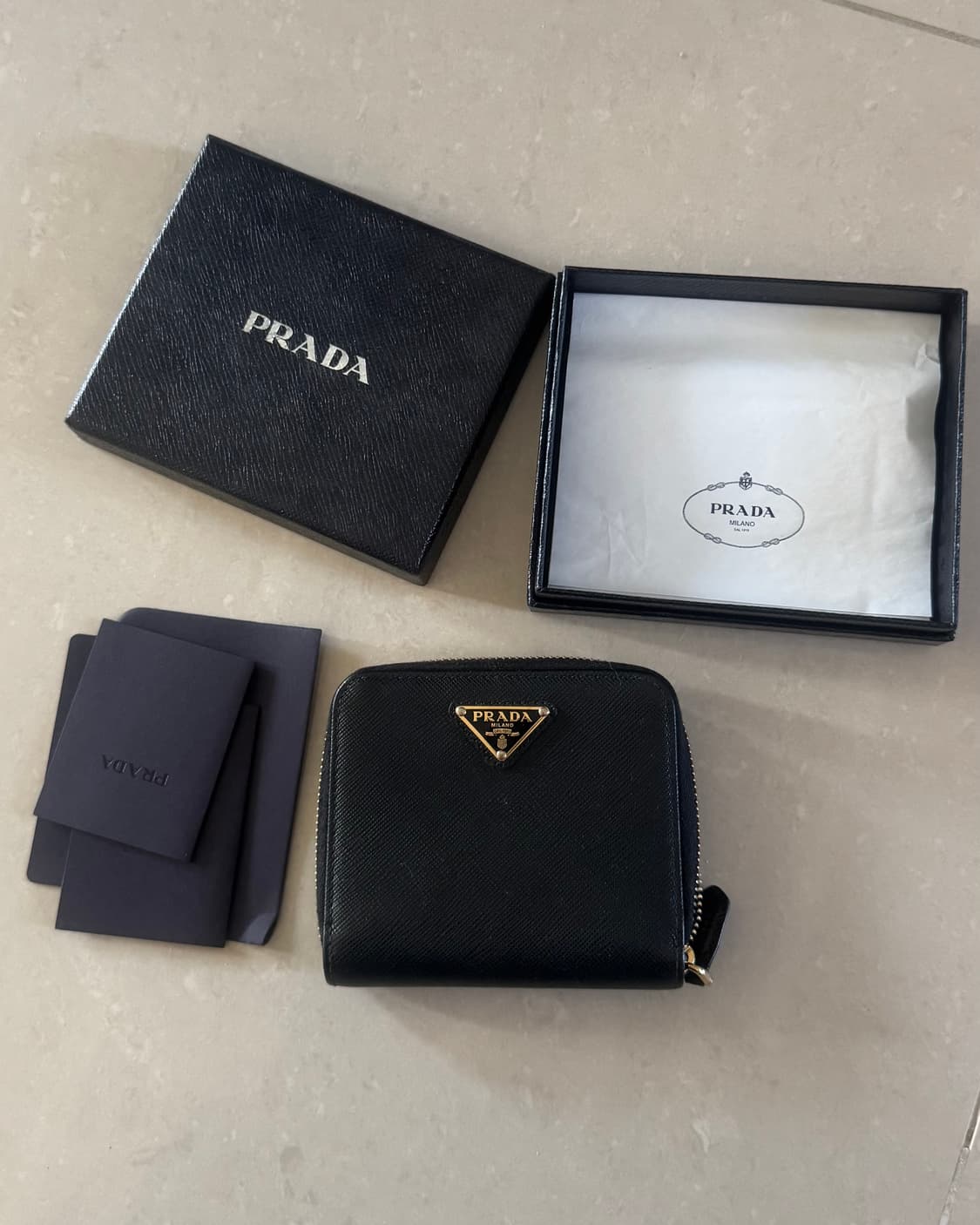 프라다 블랙 반지갑 풀박스 상품이미지1