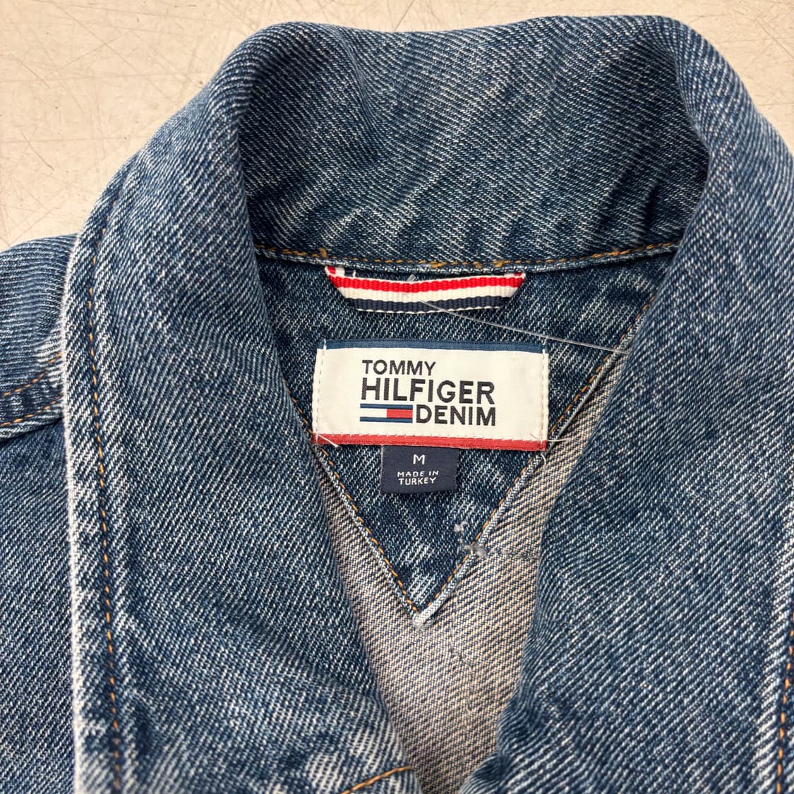 타미힐피거 스펠 패치 트러커 데님 자켓 상품이미지4