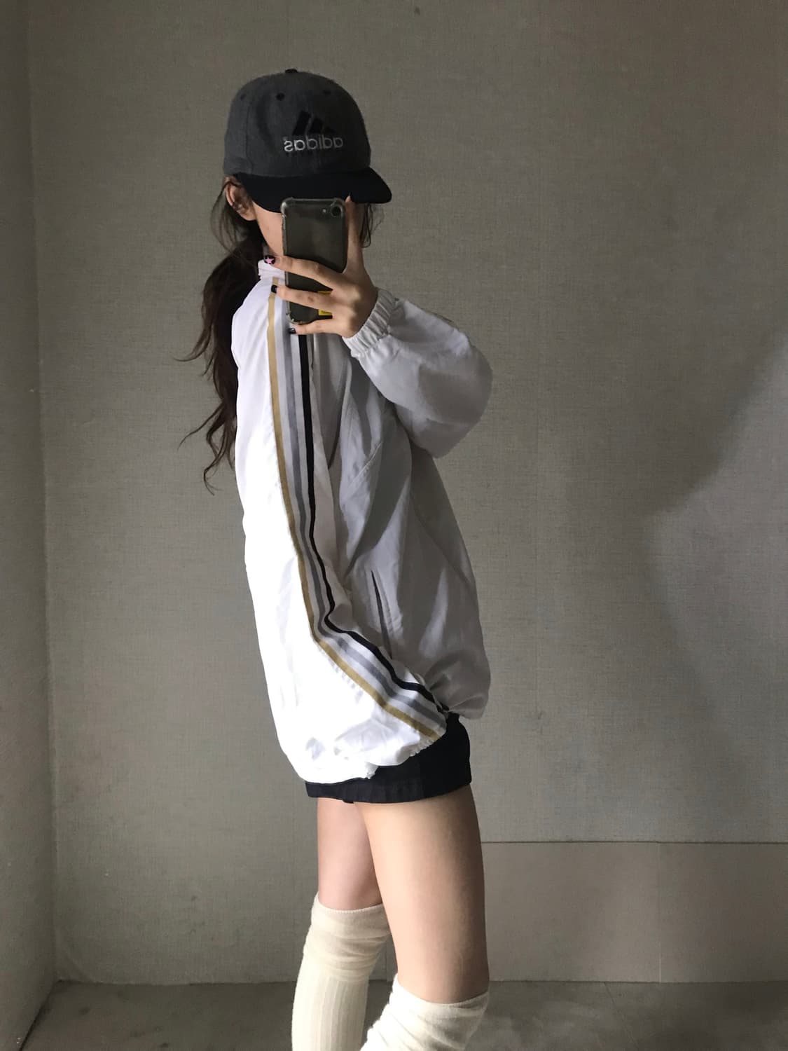 아디다스 화이트 오버핏 바람막이 상품이미지3