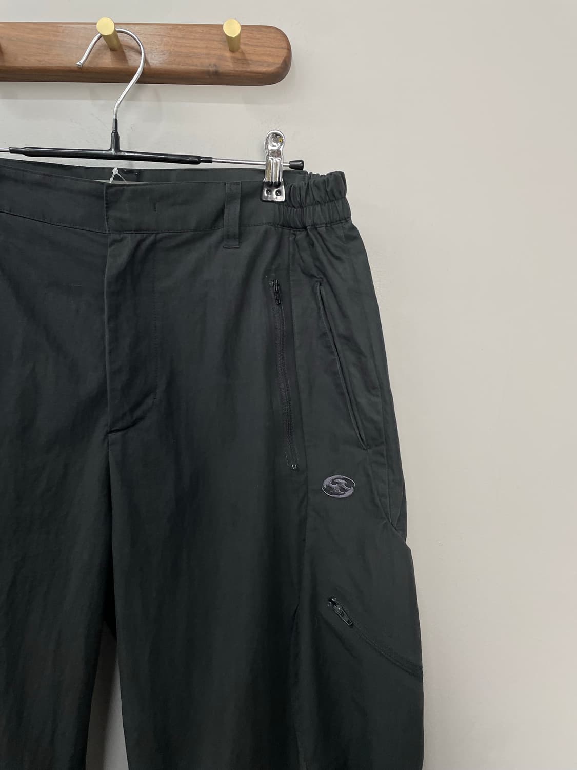 산산기어 23ss 블랙 카고 팬츠 H990 상품이미지3