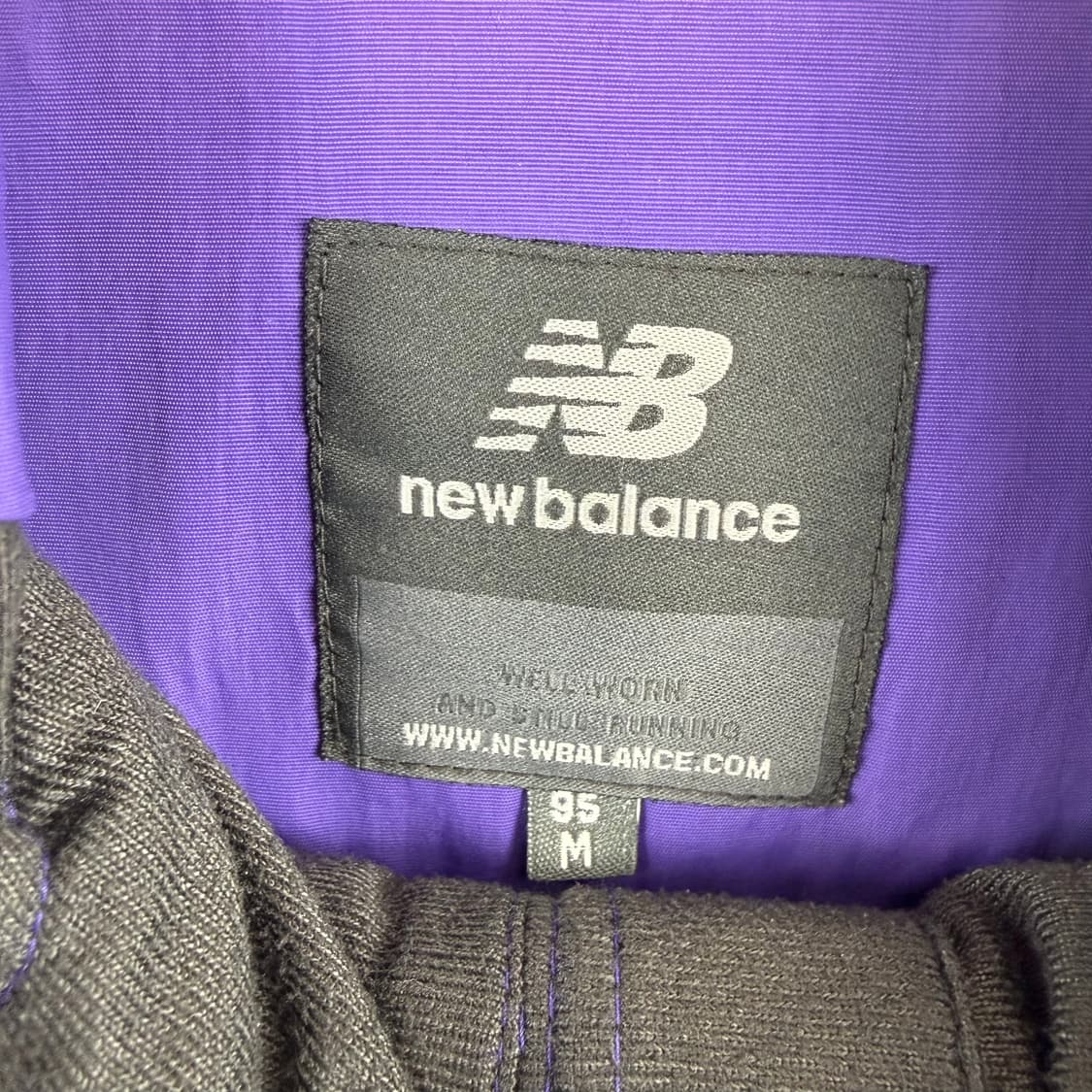 (95) 뉴발란스 우븐 바람막이 자켓 블랙/퍼플 상품이미지3