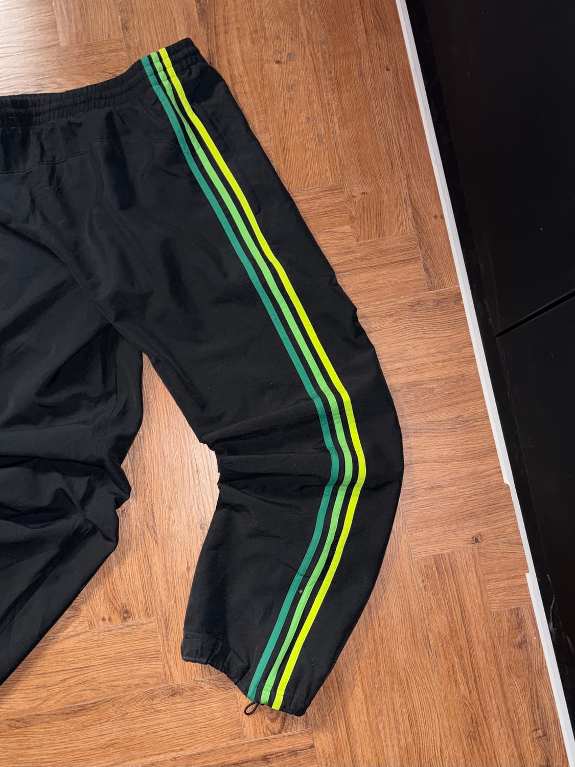 아디다스 네온 삼선 트랙팬츠 상품이미지3