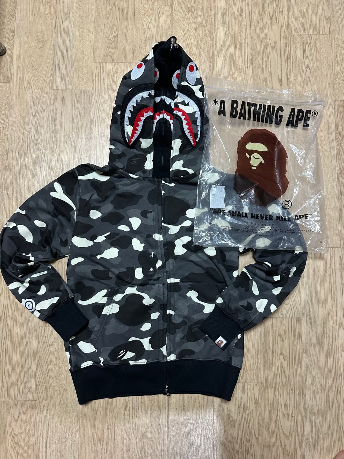 베이프 샤크 후드 상품이미지1