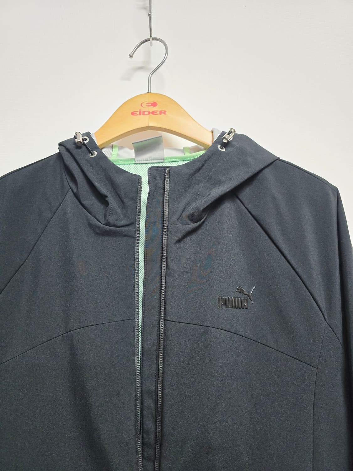 푸마 블랙 후드 바람막이 자켓 상품이미지2