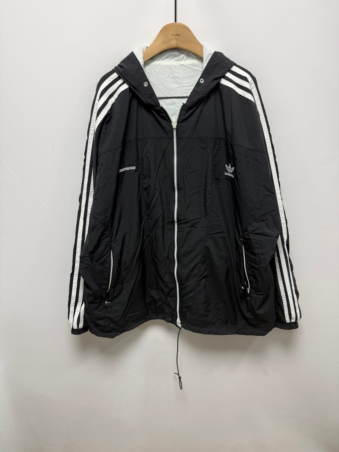 아디다스 x 예스아이씨 SB 리버시블 바람막이 상품이미지1