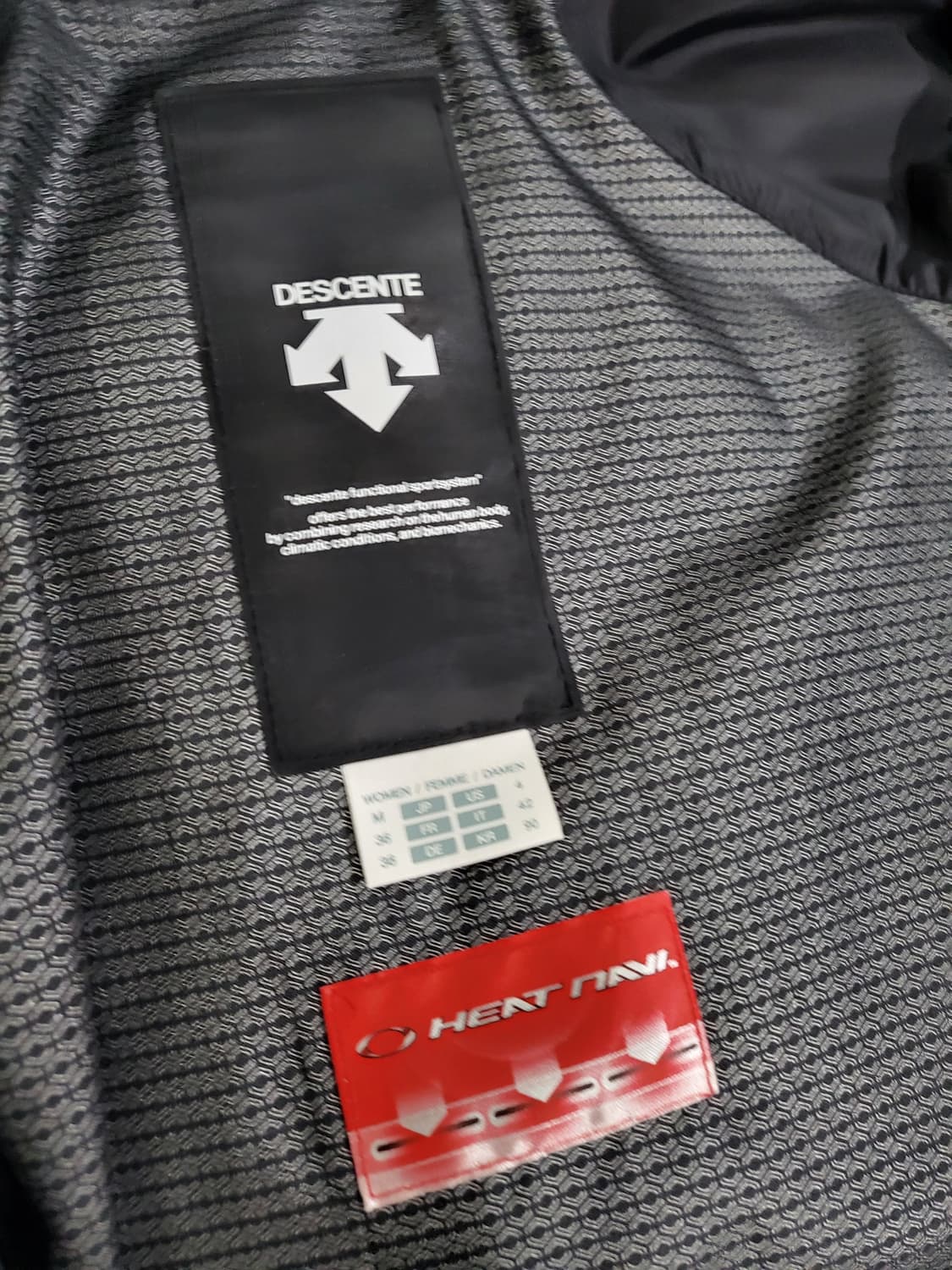 데상트  오리털 패딩 상품이미지3