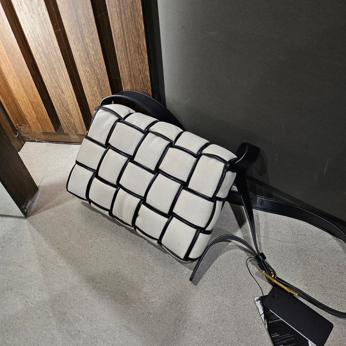 보테가 베네타 패딩 카세트백 윈드스웹트 가방 상품이미지6