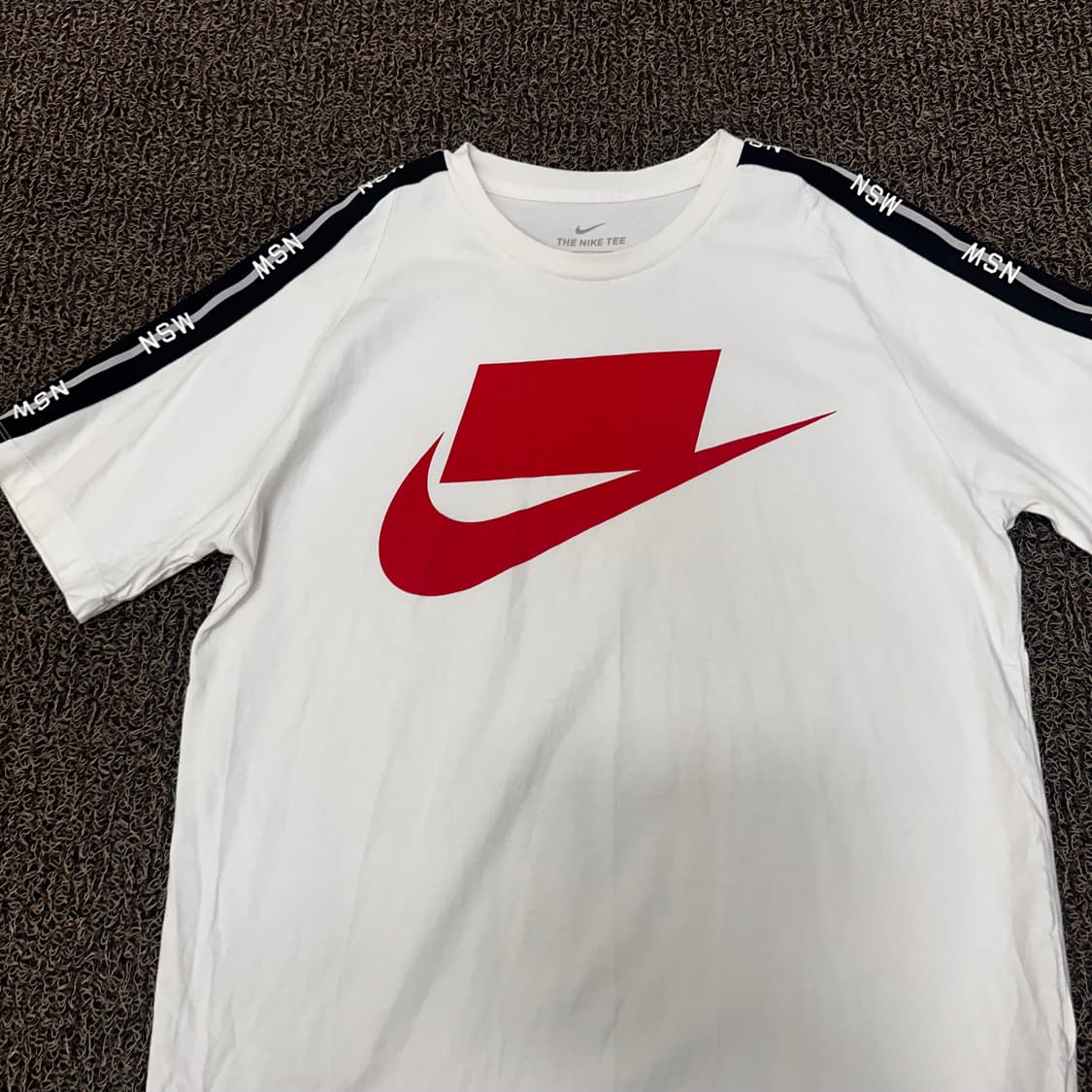 NIKE 나이키 스우시 반팔티셔츠 화이트 XL 상품이미지2