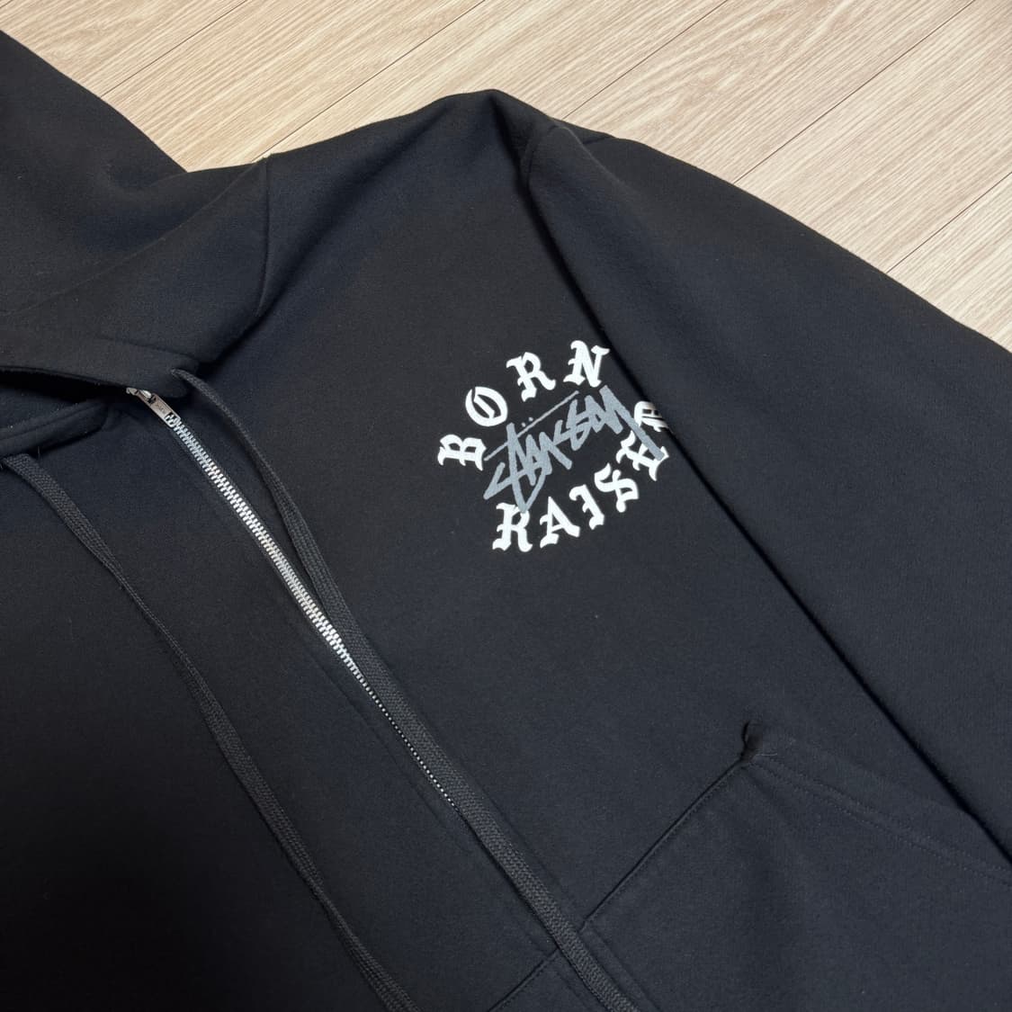 스투시 본앤레이즈드 로고 후드 집업 블랙 상품이미지4