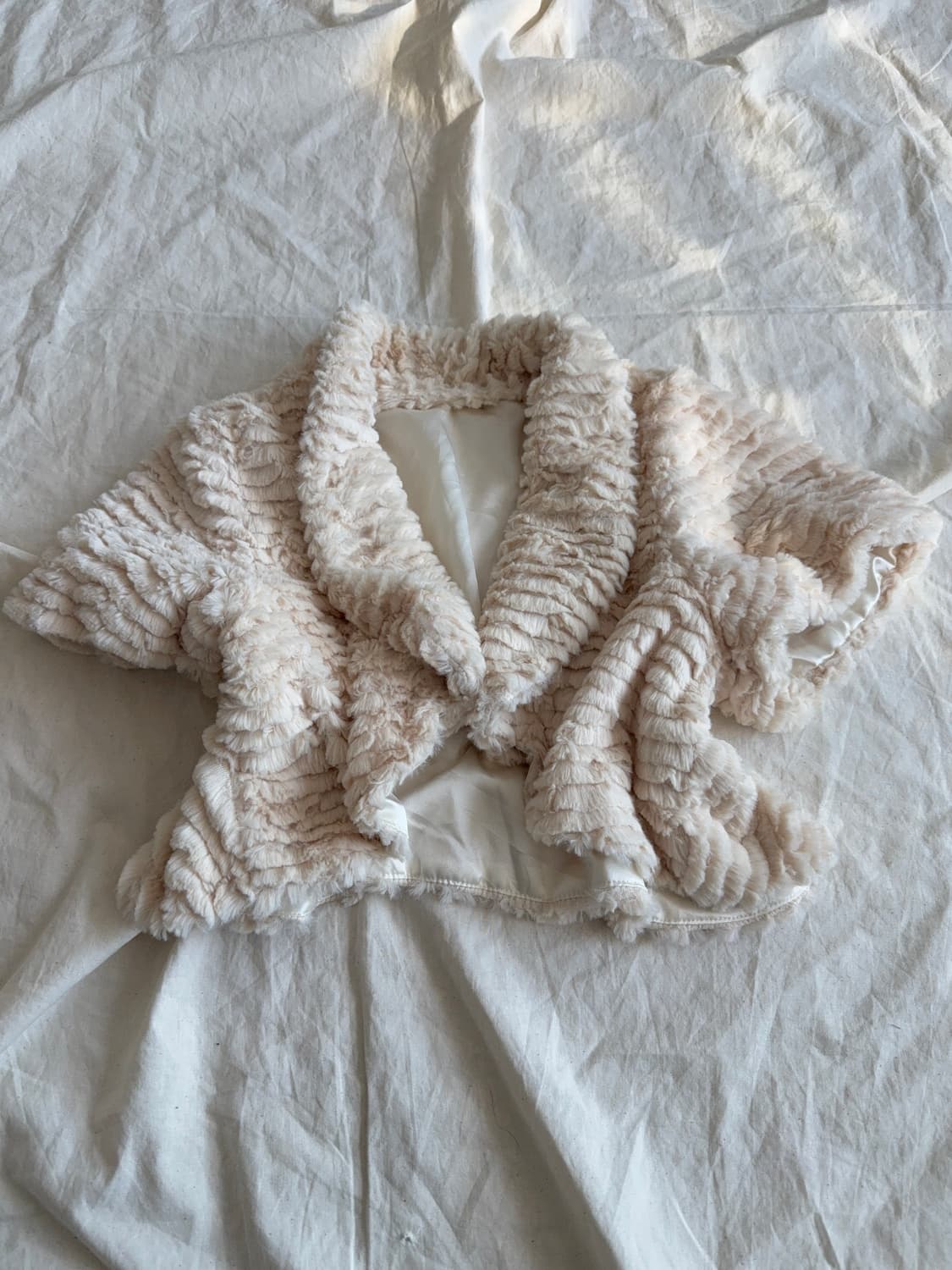 라이트베이지 페어리 폭닥 크롭 퍼 볼레로 상품이미지1