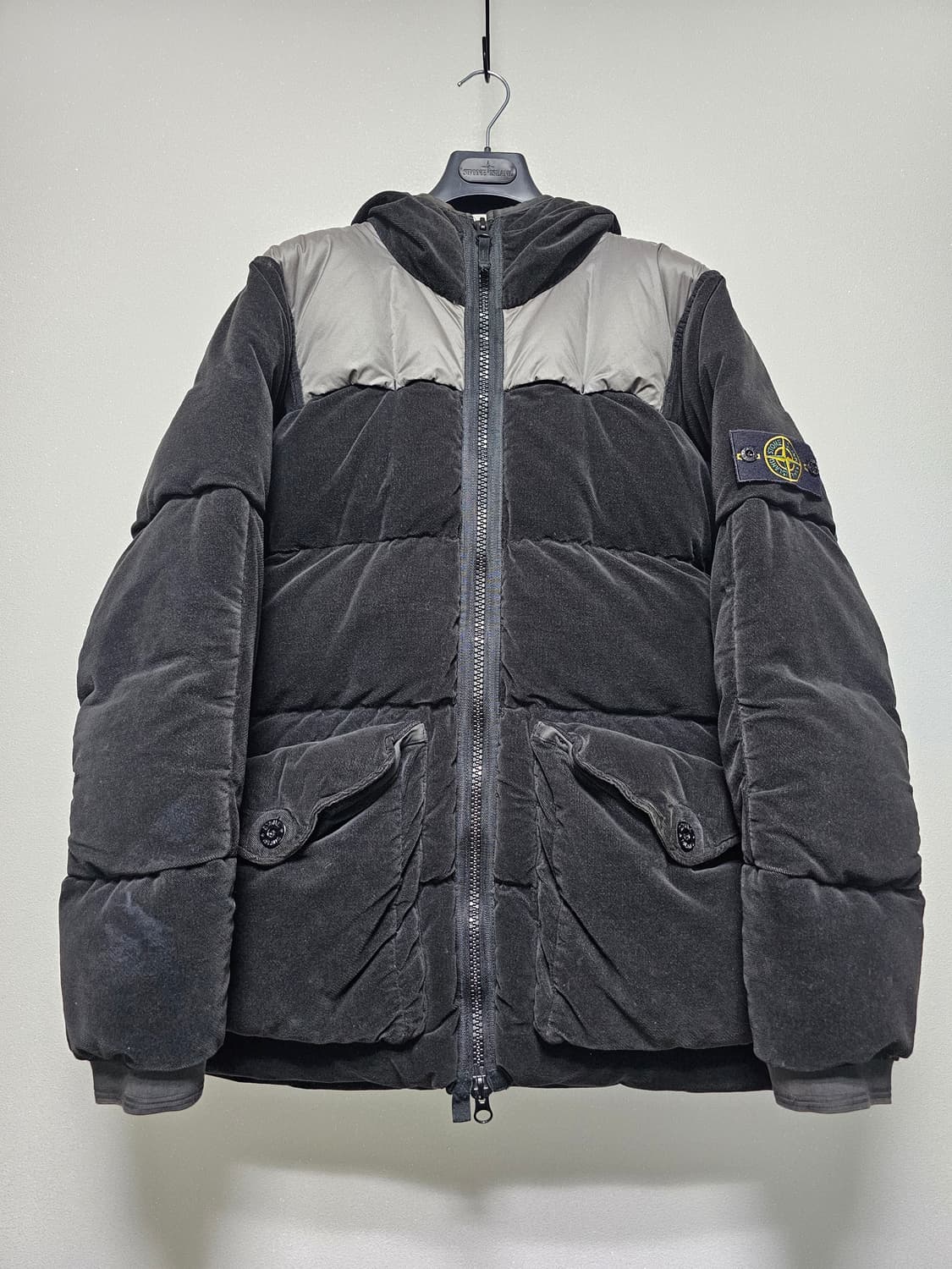 스톤아일랜드 벨벳 다운 패딩 상품이미지2