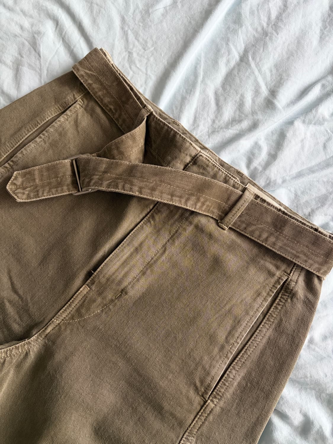 르메르 트위스트 팬츠 스노우 올리브 컬러 상품이미지4