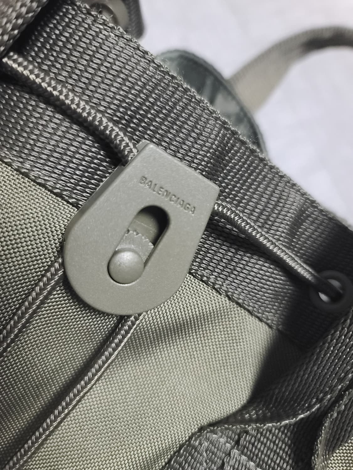 발렌시아가 아미 토트 크로스백 카키 상품이미지3