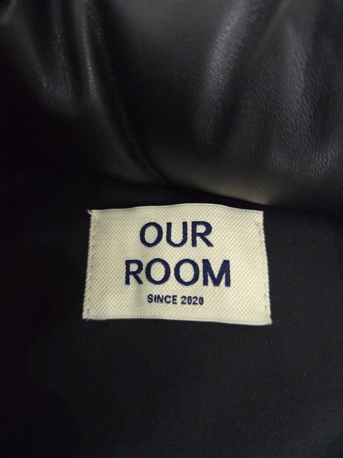 OUR ROOM 아워룸 레더 패딩 조끼 상품이미지7