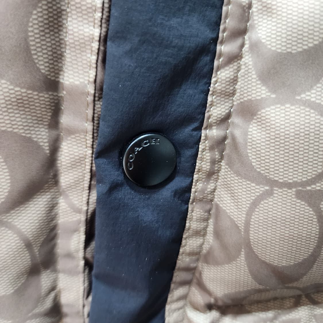 코치 시그니처 남성 패딩 조끼 라지 상품이미지3